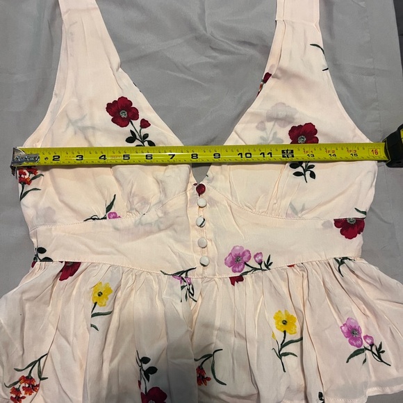 Floral Peplum Top - Picture 3 of 4